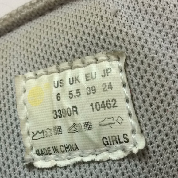 Girls size 6 Timberlin’s    preowned - Picture 6 of 8